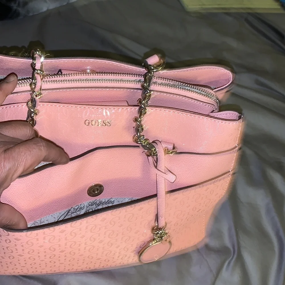 Guess multiple pockets Peach/Pink Handbag Xcellent Condition - Picture 8 of 13